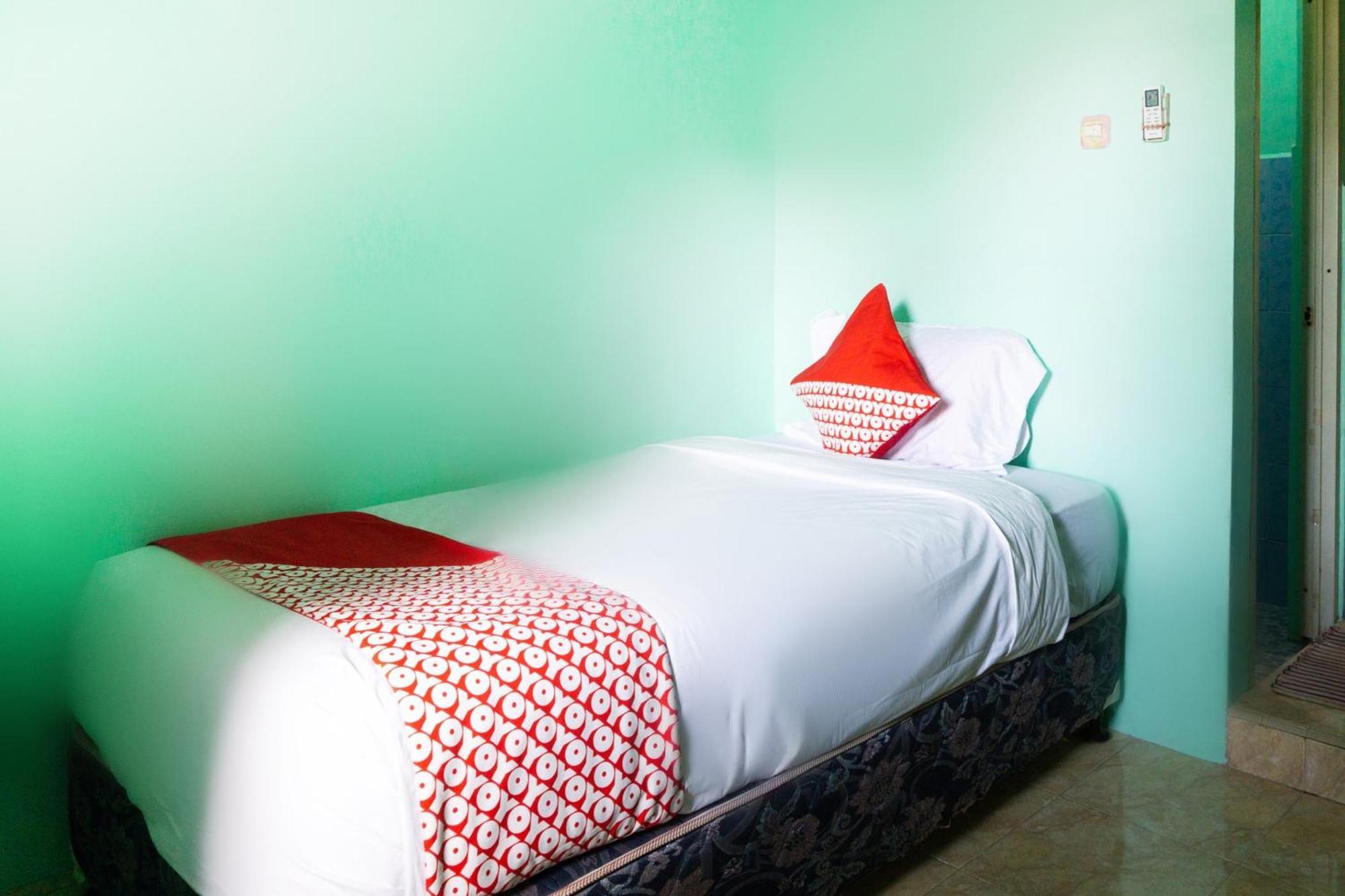 Oyo 3095 Semarapura Homestay Macasar Exterior foto