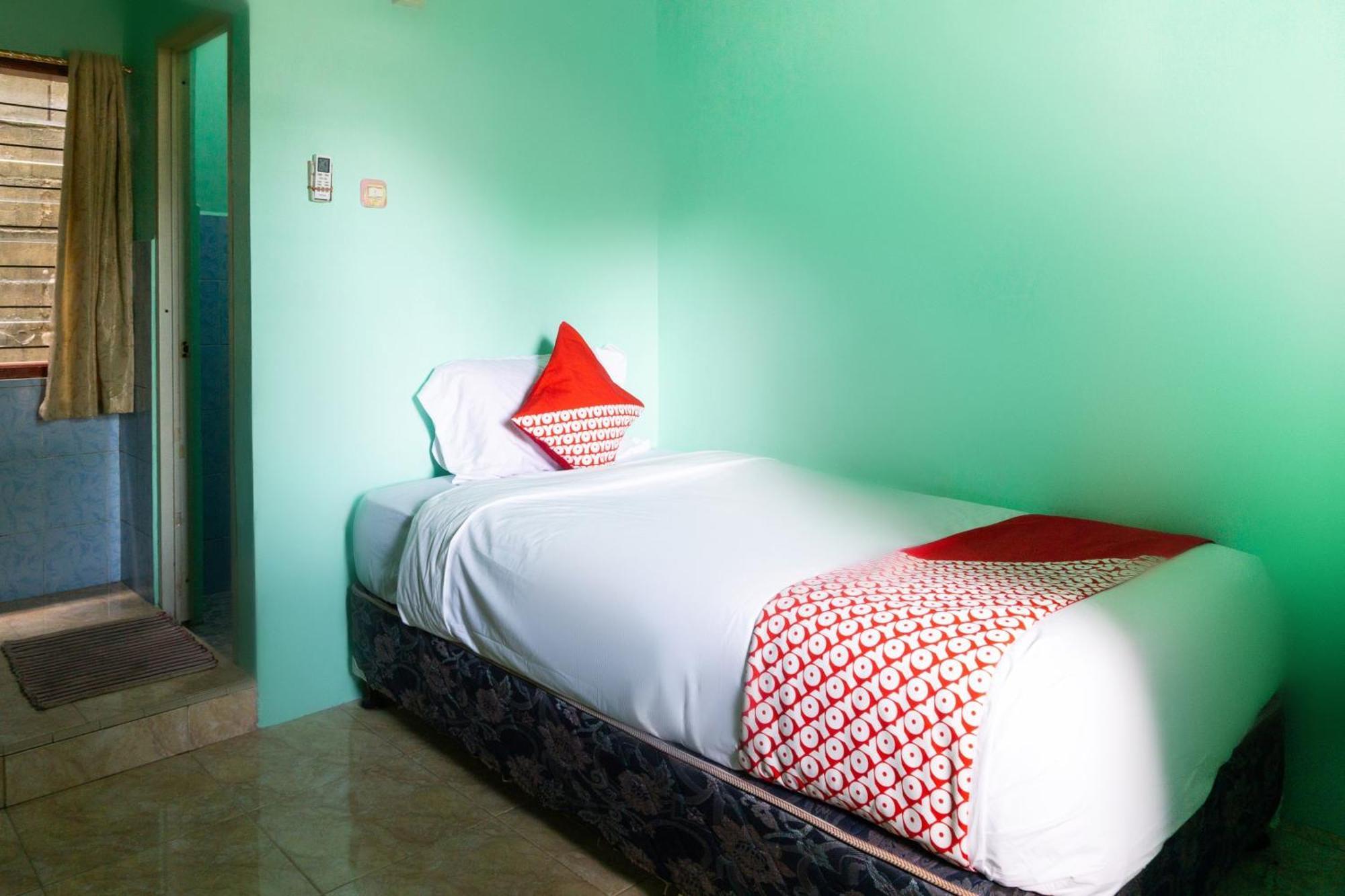 Oyo 3095 Semarapura Homestay Macasar Exterior foto