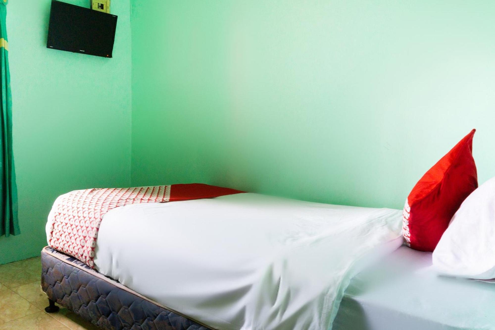 Oyo 3095 Semarapura Homestay Macasar Exterior foto