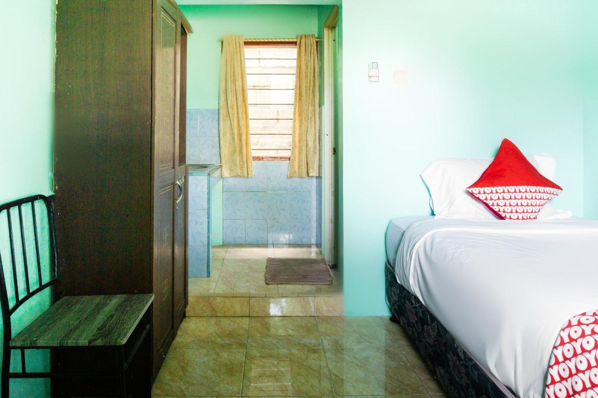 Oyo 3095 Semarapura Homestay Macasar Exterior foto