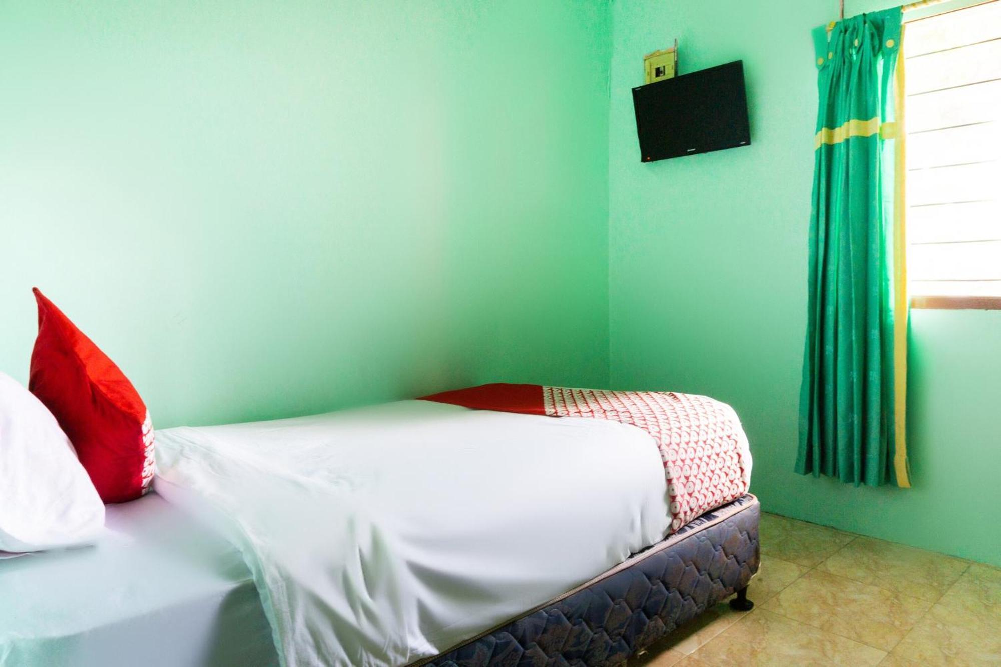 Oyo 3095 Semarapura Homestay Macasar Exterior foto