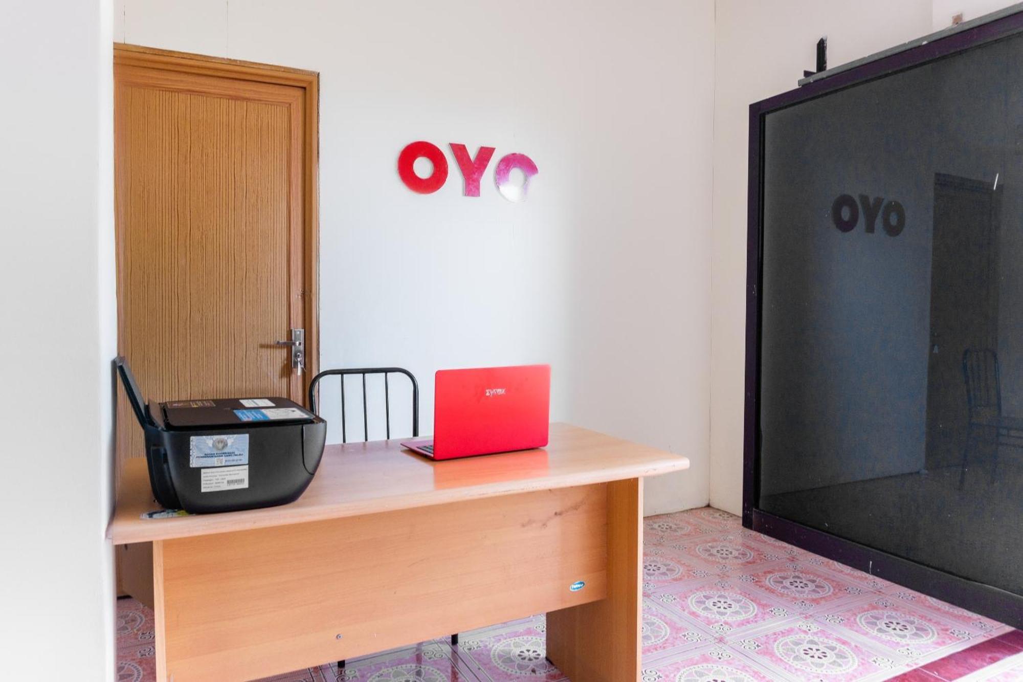 Oyo 3095 Semarapura Homestay Macasar Exterior foto