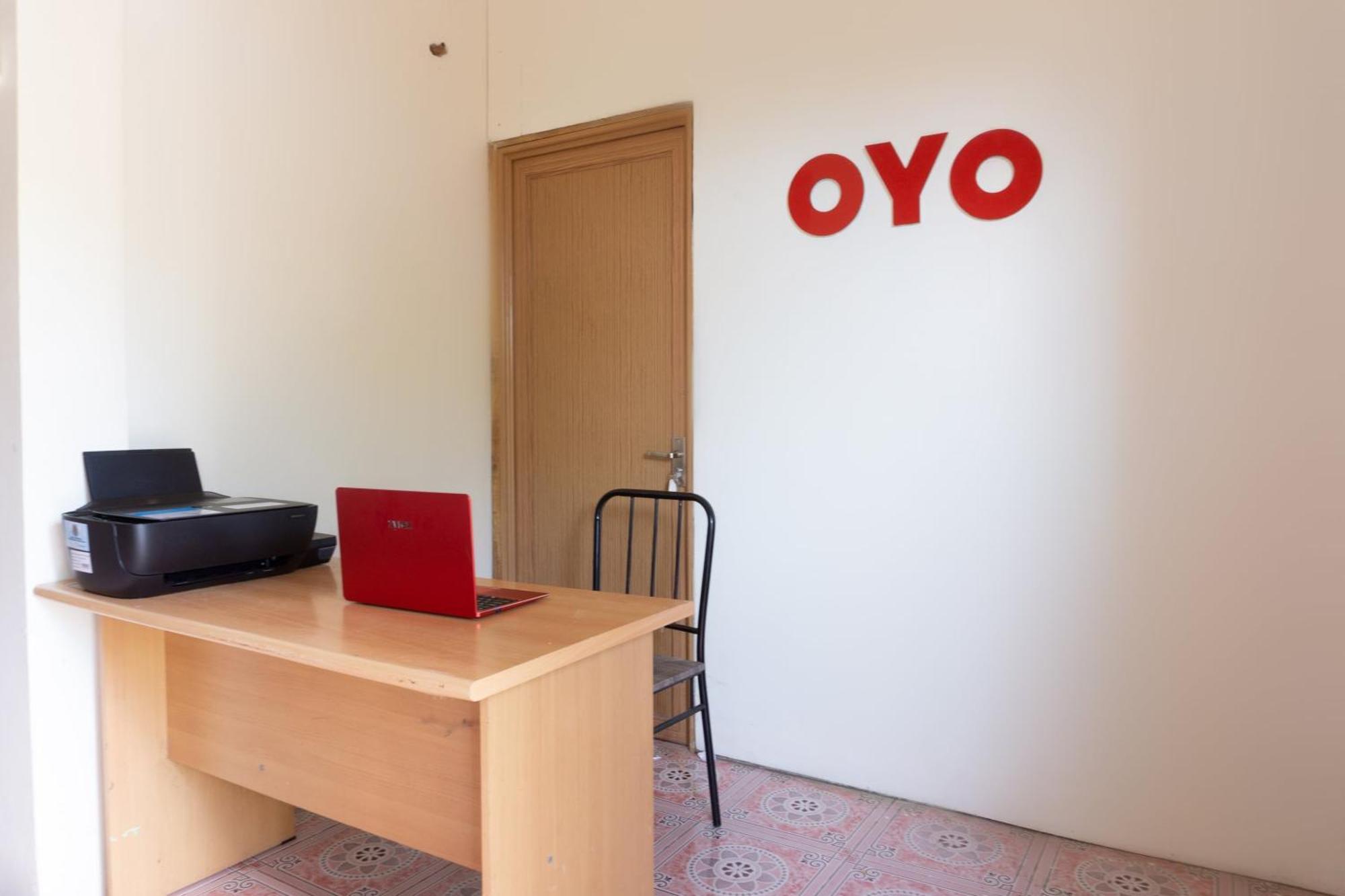 Oyo 3095 Semarapura Homestay Macasar Exterior foto