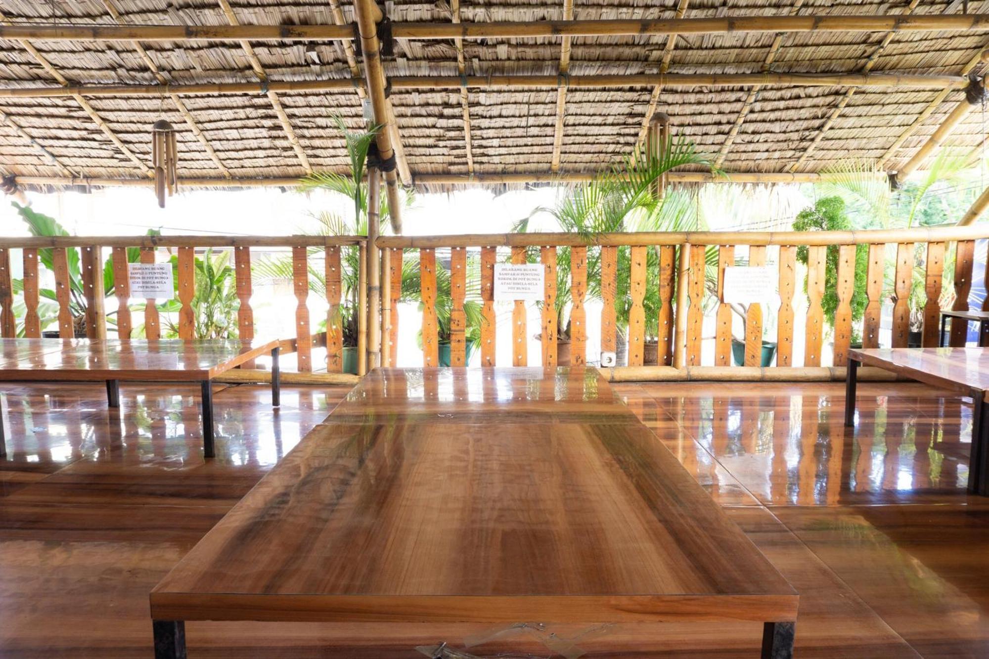 Oyo 3095 Semarapura Homestay Macasar Exterior foto